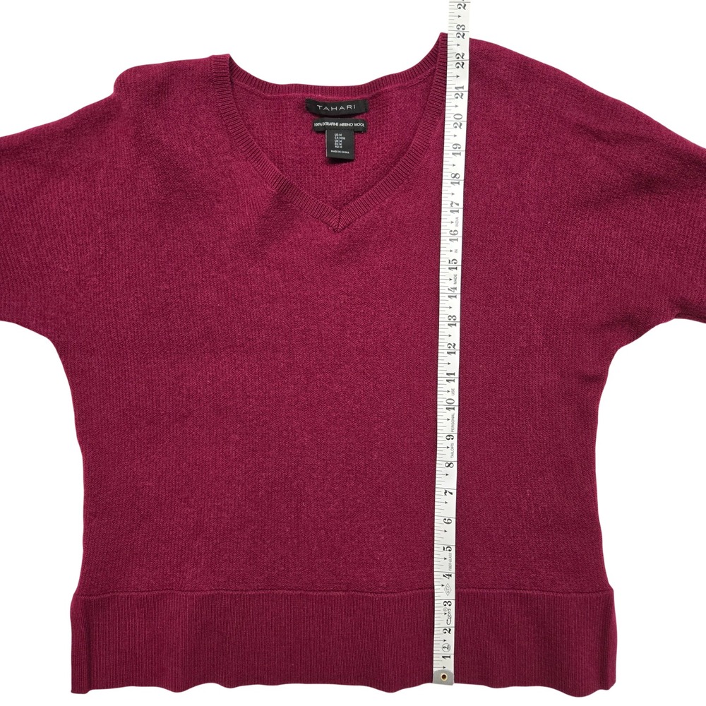 Tahari Womens 100% Extrafine Merino Wool Berry Pink V-Neck Sweater Size M Luxury - Picture 8 of 8